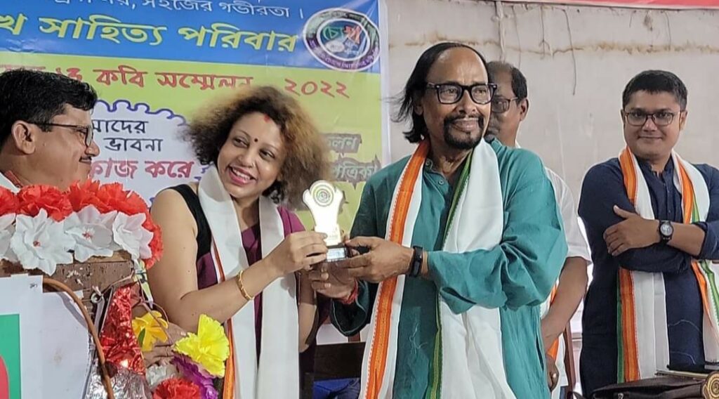 সাহিত্যে চরিত্র হয়ে উঠে আসা সাধারণ মানুষদের নিয়ে মহালয়ার শুভদিনে চোখ সাহিত্য পত্রিকার পূজো আড্ডা ও প্রকাশনা উৎসবের জমকালো আয়োজন কলকাতার বুকে….