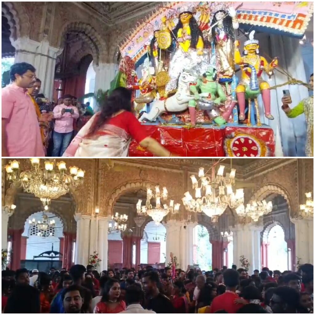 রাজা কৃষ্ণচন্দ্রের জনপ্রিয়তায় আজও জন জোয়ারে রাজবাড়ী, দেবীকে বরণ ডালা দিয়ে বরণ করে সিঁদুর খেলায় মাতলেন রাজবাড়ীর রানিমা।