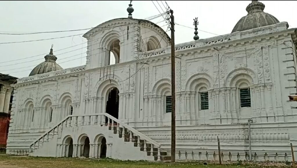 ৫০০ বছরের প্রাচীন পঁচেটেগড় রাজবাড়ীর পঞ্চেশ্বর শিব মন্দির নিয়ে রয়েছে নানা ইতিহাস ও অলৌকিক ঘটনা।