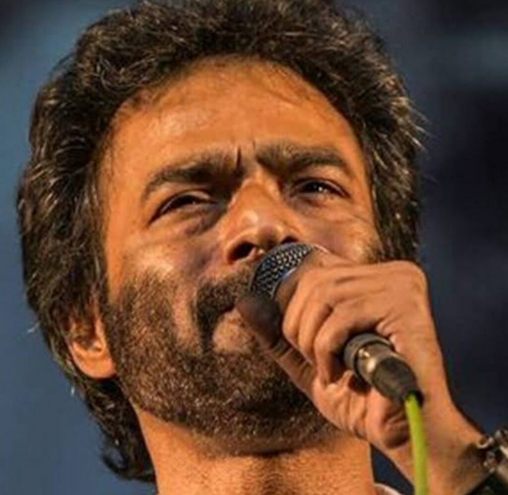 স্বপনের ফেরিওয়ালা নচিকেতা চক্রবর্তী, এক আগুন পাখির নাম।