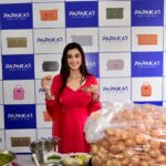 টলিউড তারকা দর্শনা বণিক পাপাকাতের পুজো প্রতিযোগিতার মুখ।