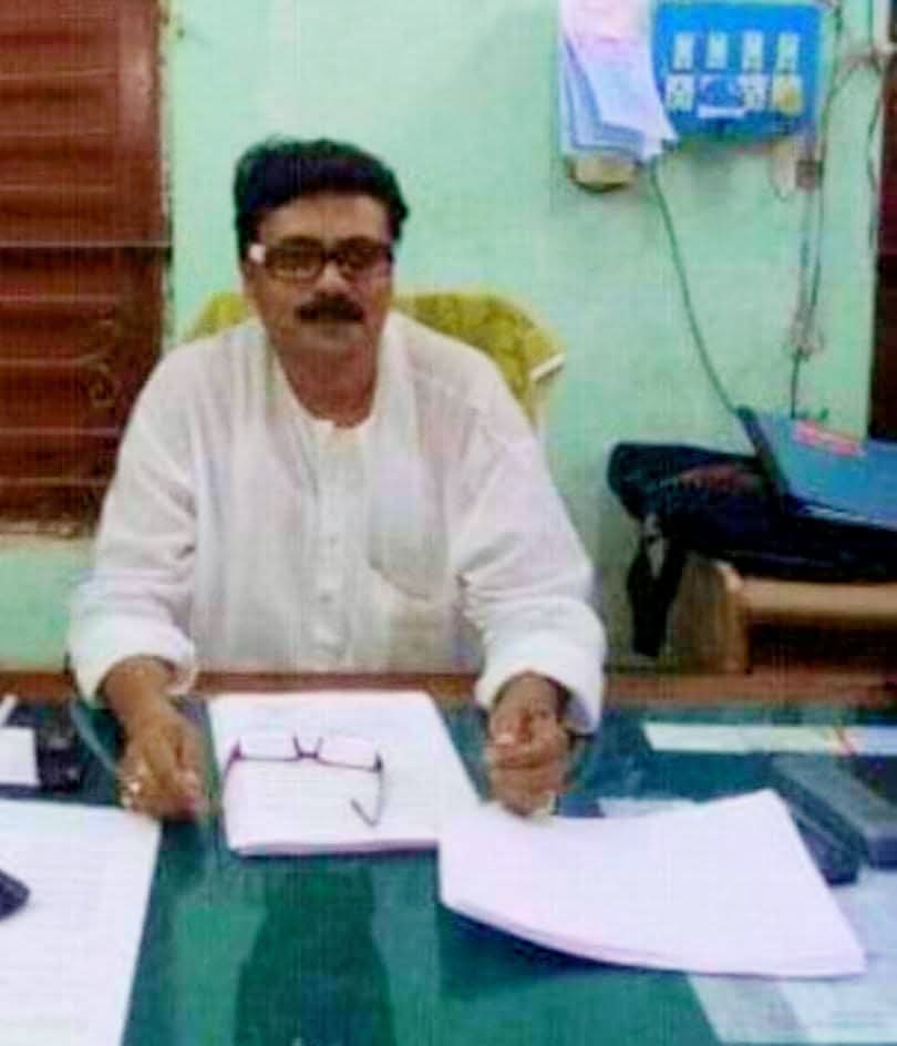 জীবন ও সংগ্রাম : গ্রাম থেকে শহরে সংগ্রামে ও শপথে অধ্যাপক মহীতোষ গায়েন।