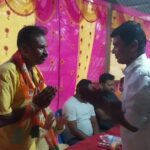 বিজয়া সম্মেলনে সাধারণ মানুষের সঙ্গে আলাপচারিতায় ব্যস্ত বালুরঘাটের বিধায়ক অশোক লাহিড়ী।