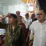 মালদা মার্চেন্টস চেম্বার অব কমার্সের ব্যবস্থাপনায় বাজি বাজারে প্রশাসনিক নজরদারি।