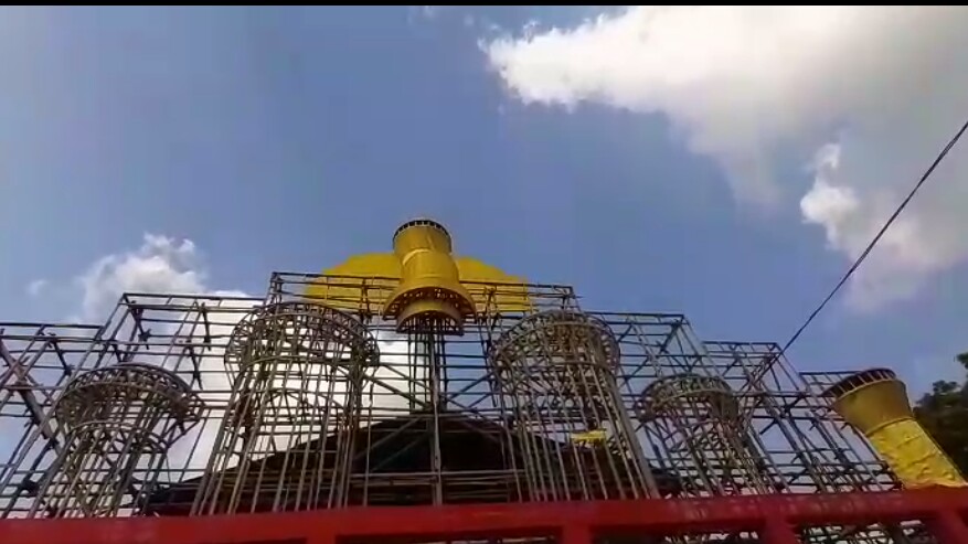 উড়িষ্যার মন্দির থিমে সেজে উঠছে বালুরঘাটের চকভৃগু প্রিন্স ক্লাব, উদ্বোধনে স্বামী বিষ্ণুরূপানন্দজী।