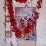 ৭ লক্ষ টাকার বাজেটে সাড়ে তিন নম্বর মোড় ক্লাবের হীরকজয়ন্তী কালীপুজো, থিম—“মায়ের পায়ে রাঙা জবা”।