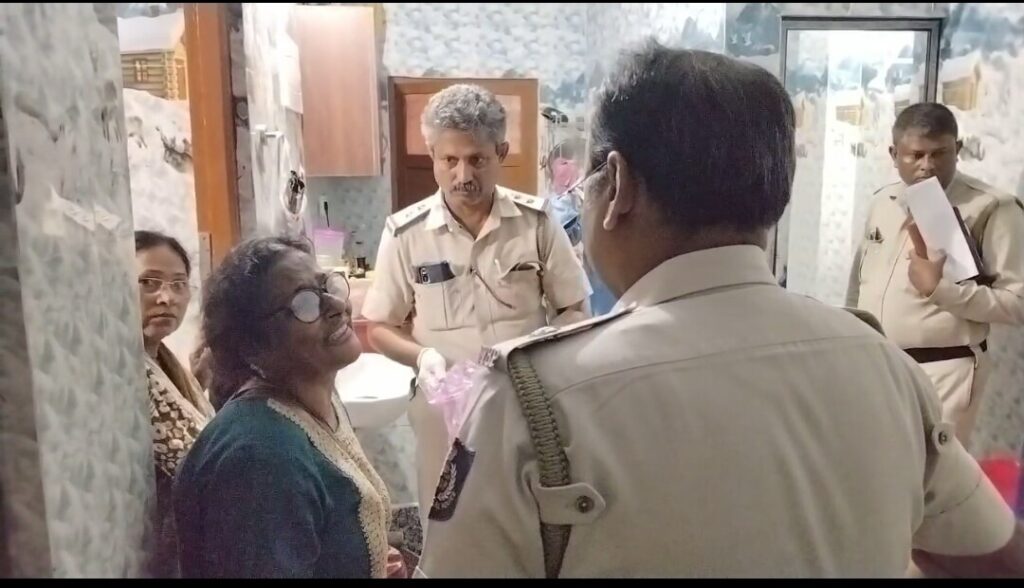 তমলুকে কাঁথি সাব ডিভিশন হাসপাতালে কর্মরত মহিলা ডাক্তারের রহস্য মৃত্যু, চাঞ্চল্য।