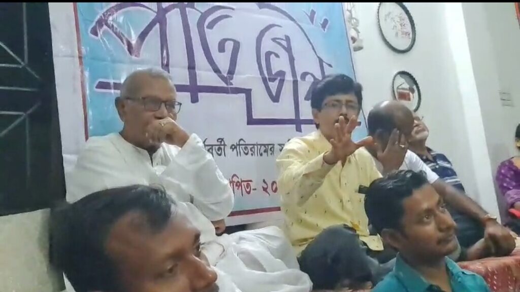 পতিরামের সাহিত্যচর্চার ধারাবাহিকতা বজায় রেখে প্রকাশিত হলো “পতিভাষ”-এর নবম সংখ্যা, আসছে দশম সংখ্যা পঁচিশে বৈশাখে।