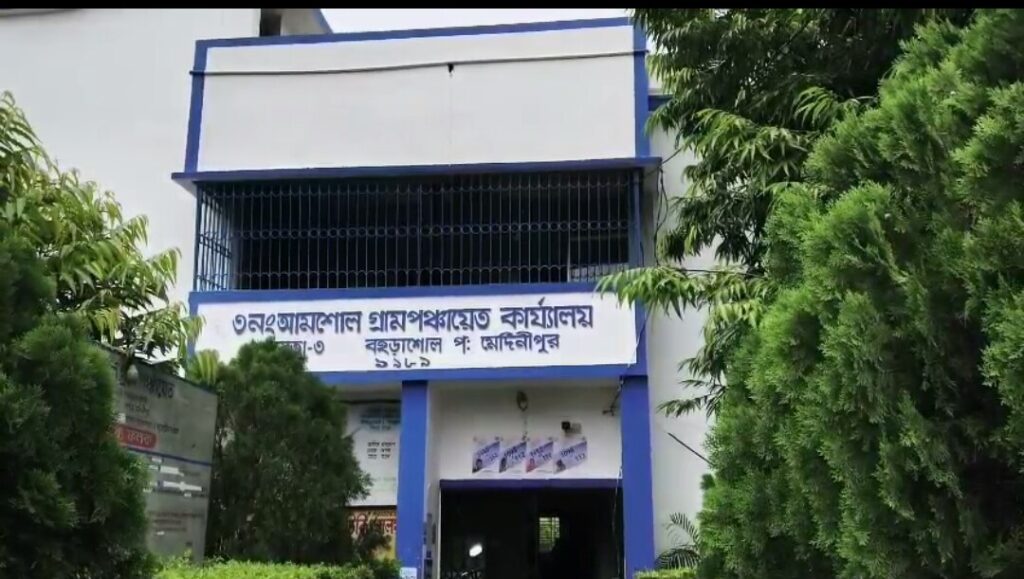 বেহাল রাস্তা ঘিরে তরজা শাসকের অন্দরে গোষ্ঠীদ্বন্দ্ব? উঠছে প্রশ্ন।