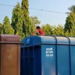 বড় বিপদ এড়াল রেল পুলিশ! মেছেদায় দাঁড়ানো মালগাড়ির ছাদে উঠল যুবক, ইলেকট্রিক বন্ধ করে নামানো হলো নিরাপদে।