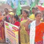 আইন নয়, ঘুষ দাবি! আদিবাসী সমাজের ক্ষোভে থানা ঘেরাও বালুরঘাটে।