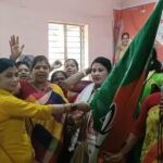 পশ্চিম মেদিনীপুর জেলার খড়গপুর শহরে রবিবার বিজেপি মহিলা মোর্চার পক্ষ থেকে বিজয়া সম্মেলনী অনুষ্ঠানের আয়োজন করা হয়। অনুষ্ঠানে উপস্থিত ছিলেন রাজ্য মহিলা মোর্চার সভানেত্রী ফাল্গুনী পাত্র, জেলা মহিলা মোর্চার সভাপতি পারিজাত সেনগুপ্ত এবং একাধিক মহিলা নেতা।