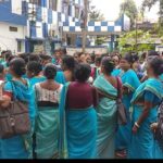 গড়বেতা-৩ ব্লকে অঙ্গনওয়াড়ি মহিলাদের বিক্ষোভ: মোবাইল স্কিমে অসন্তোষ চরমে।