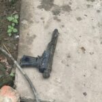 কাদার ভেতর থেকে বেরোল ধাতব পিস্তল — গাজোলে ছড়াল চাঞ্চল্য ও আতঙ্ক।