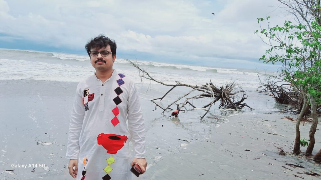 নোনা মাটির নন্দনতত্ত্ব ও আর্তের সেবা: দক্ষিণ ২৪ পরগনার সাংস্কৃতিক জাগরণে লিটন রাকিব।