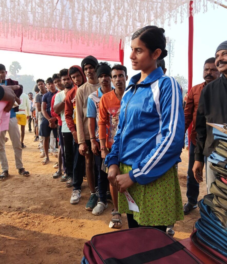 খেলাধুলার মধ্য দিয়ে প্রজাতন্ত্র দিবস উদযাপন, চন্দ্রকোনারোডে সাইকেল রেসে সাফল্য প্রতিযোগীদের।।