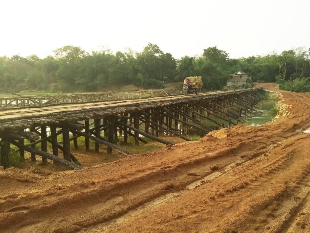 শ্যামনগরে অবশেষে কংক্রিটের ব্রিজ, খুশির হাওয়া একাধিক গ্রামে।।