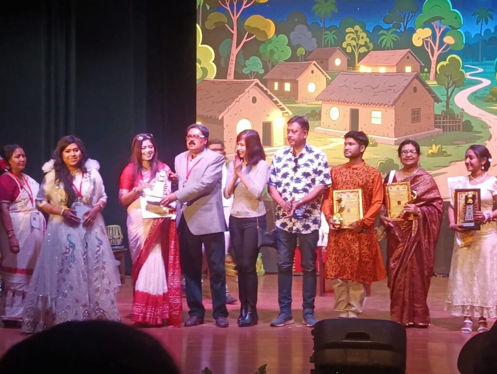 ‘ইন্ডিয়ান এক্সিলেন্স অ্যাওয়ার্ড’ প্রদান ও ‘উত্তরায়ণ’ গ্রন্থের মোড়ক উন্মোচন।