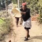 ভাইরাল মানবিক ছবি: এলাকাবাসীর সঙ্গে কাঁধে কাঁধ মিলিয়ে রাস্তা সারাইয়ে বিধায়ক।।