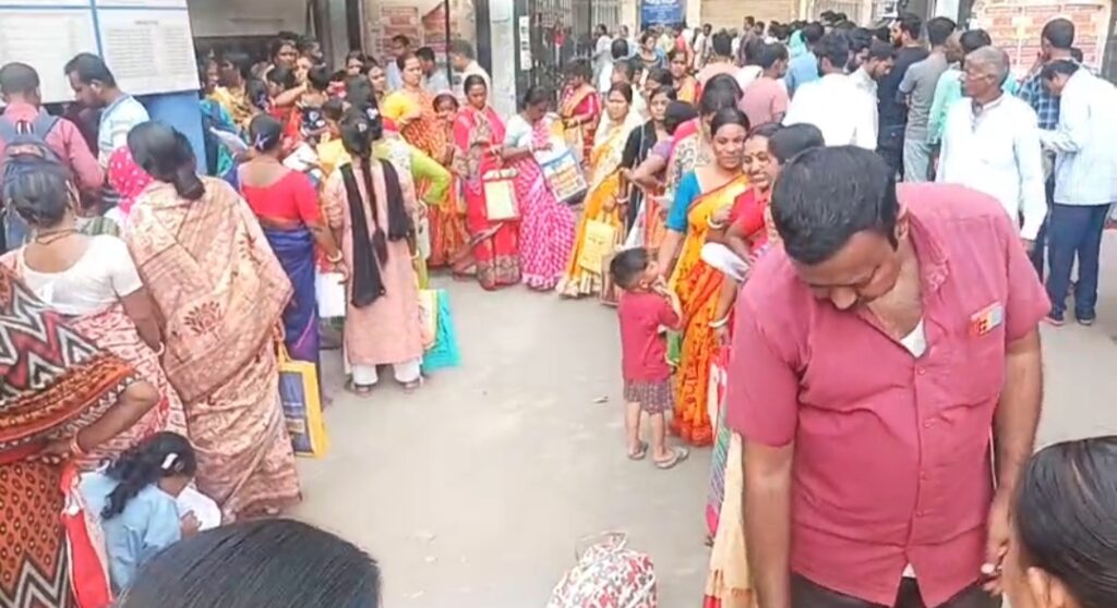 ভোটাধিকার নিয়ে দুশ্চিন্তা, মালদায় প্রশাসনের দ্বারস্থ ‘ডিলিটেড’ ভোটাররা।