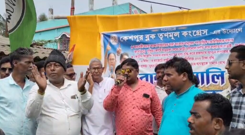 বিধানসভা ভোটের আগে কেশপুরে বিজেপি ছেড়ে তৃণমূলে যোগদান।