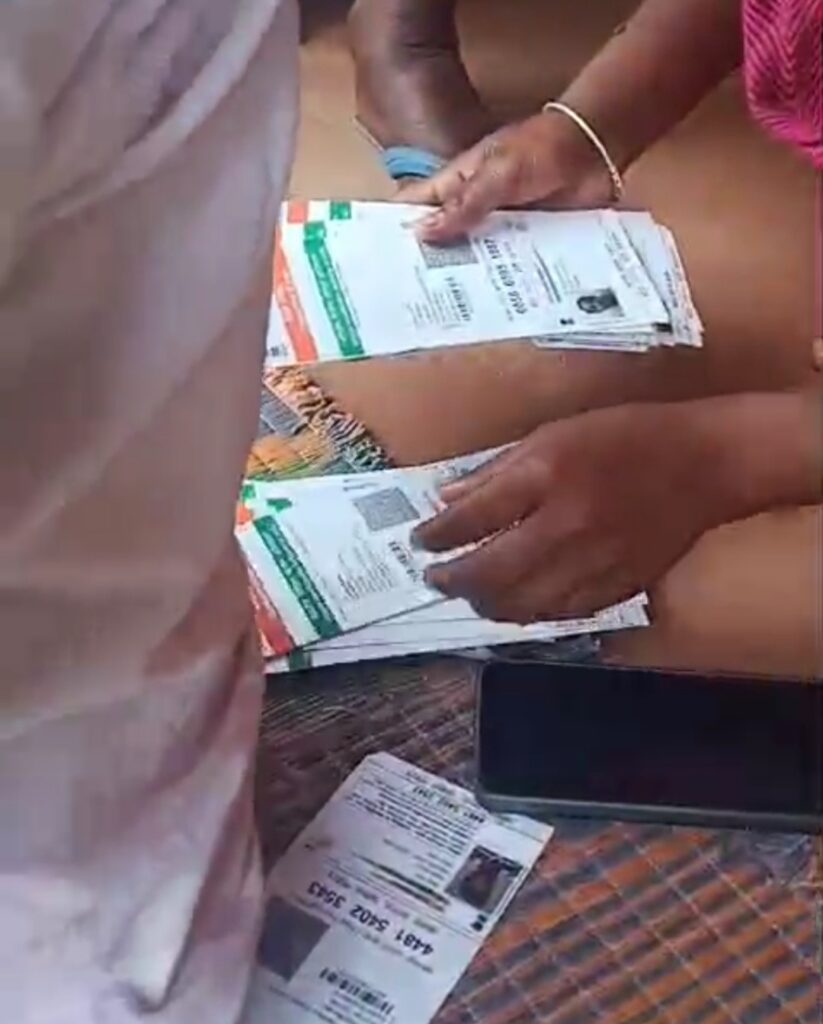 পোস্ট অফিসের নথি বাড়িতে! হবিবপুরে উঠল প্রশ্ন।