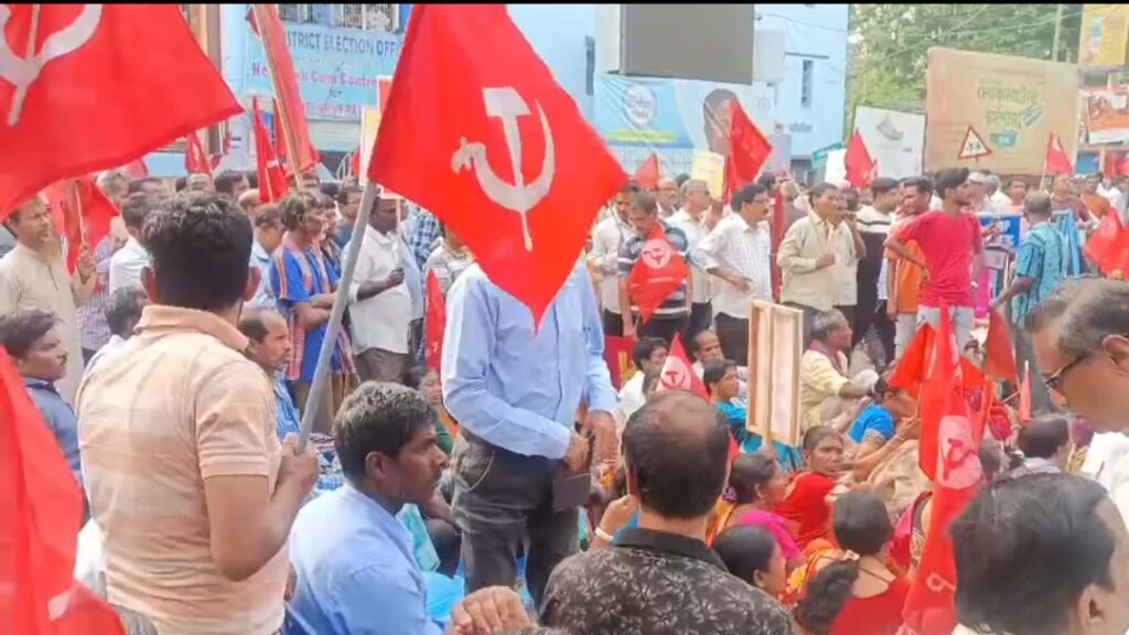 এসআইআর-এর বিরুদ্ধে বালুরঘাটে বামেদের বিশাল মিছিল।