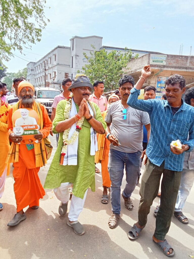 গড়বেতার আগরাতে বিজেপির প্রতিষ্ঠা দিবস পালনের পাশাপাশি ভোট প্রচার বিজেপি প্রার্থীর।