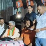 ফালাকাটায় তৃণমূল ছেড়ে বিজেপিতে ৩০ পরিবার, নির্বাচনের আগে জোরদার পালাবদল।