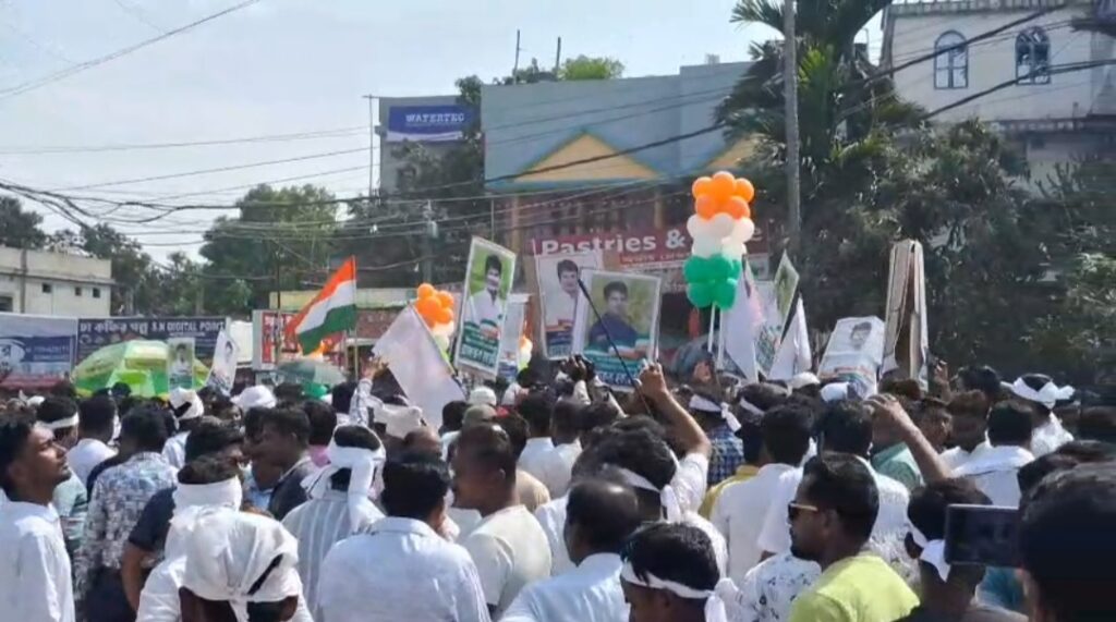 কংগ্রেসে টানাপোড়েন, বাড়ছে রাজনৈতিক উত্তাপ।