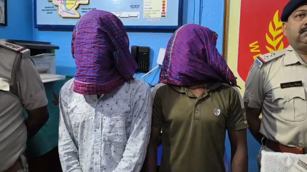 সন্দেহজনক ঘোরাঘুরি, স্টেশন থেকে আটক দুই বাংলাদেশি।