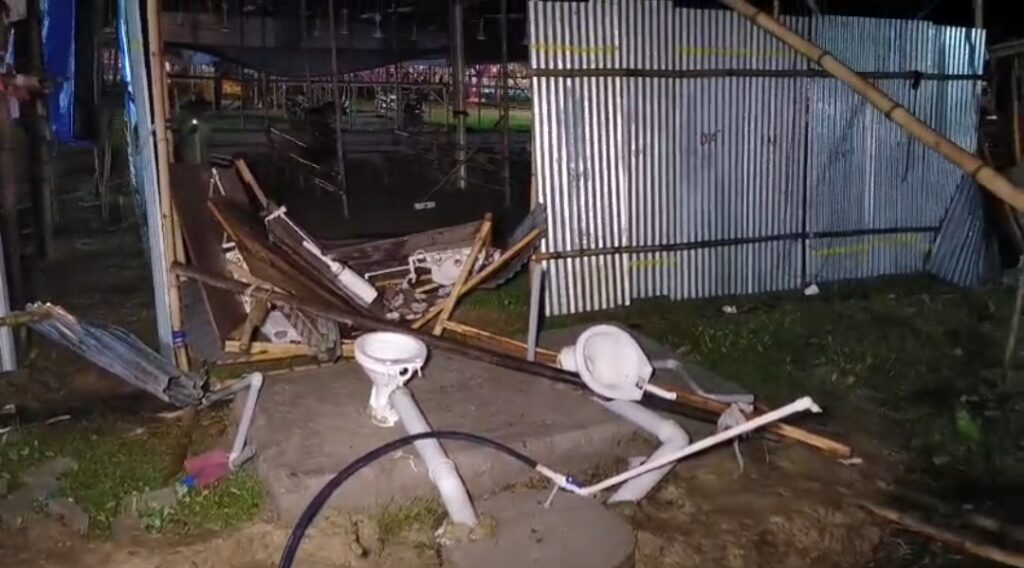 ঝড়ে তছনছ ভোট প্রস্তুতি, বিদ্যুৎহীন আলিপুরদুয়ার শহর।।