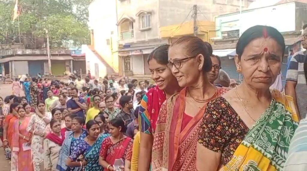 ভোট দিয়ে বুথ পরিদর্শনে বিজেপি প্রার্থী, গড়বেতায় জয়ের আশাবাদ।।