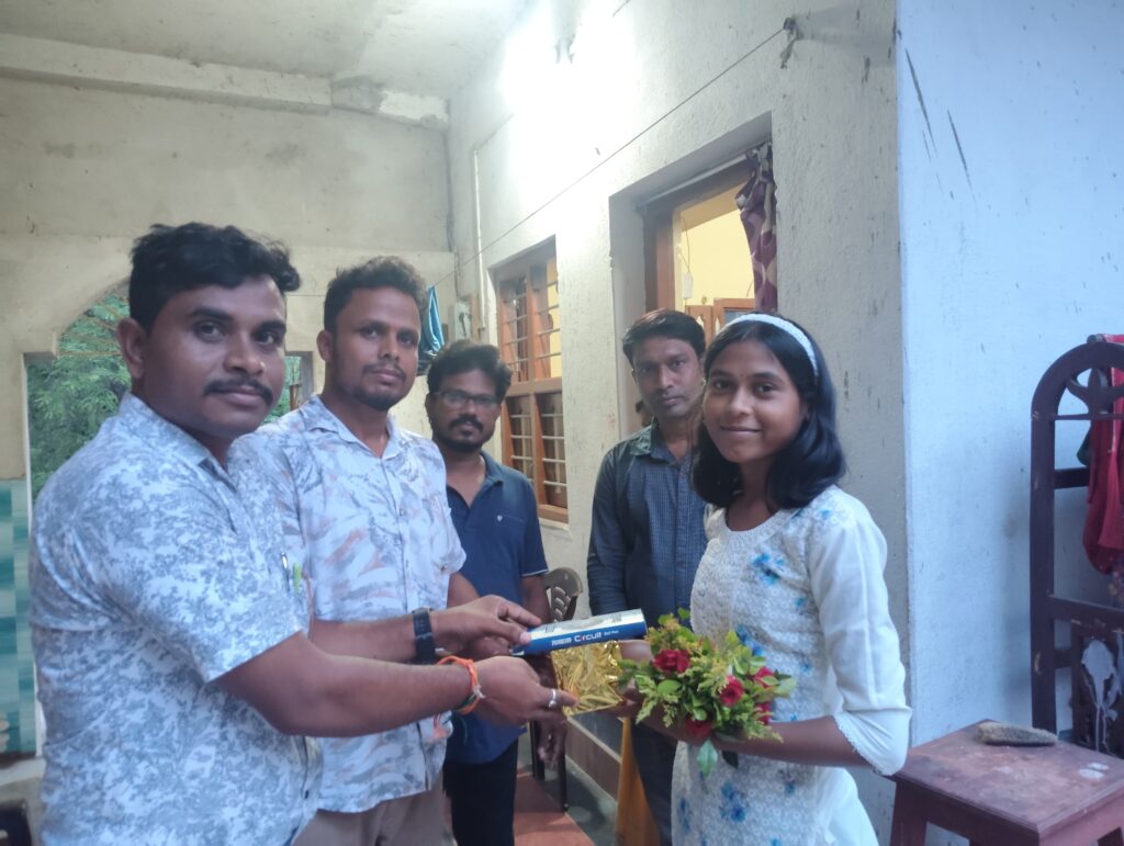 কেশপুরে বিজেপির ব্যতিক্রমী উদ্যোগ, বাড়ি বাড়ি গিয়ে কৃতীদের শুভেচ্ছা।
