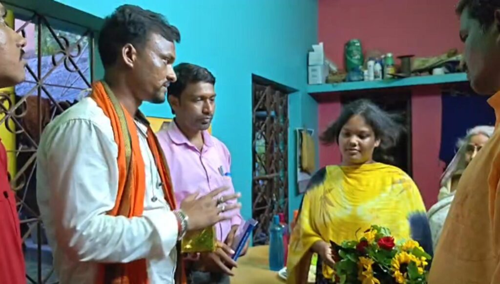 শিক্ষাক্ষেত্রে সাফল্যকে কুর্নিশ, কেশপুরে ছাত্র-ছাত্রীদের সম্মাননা।
