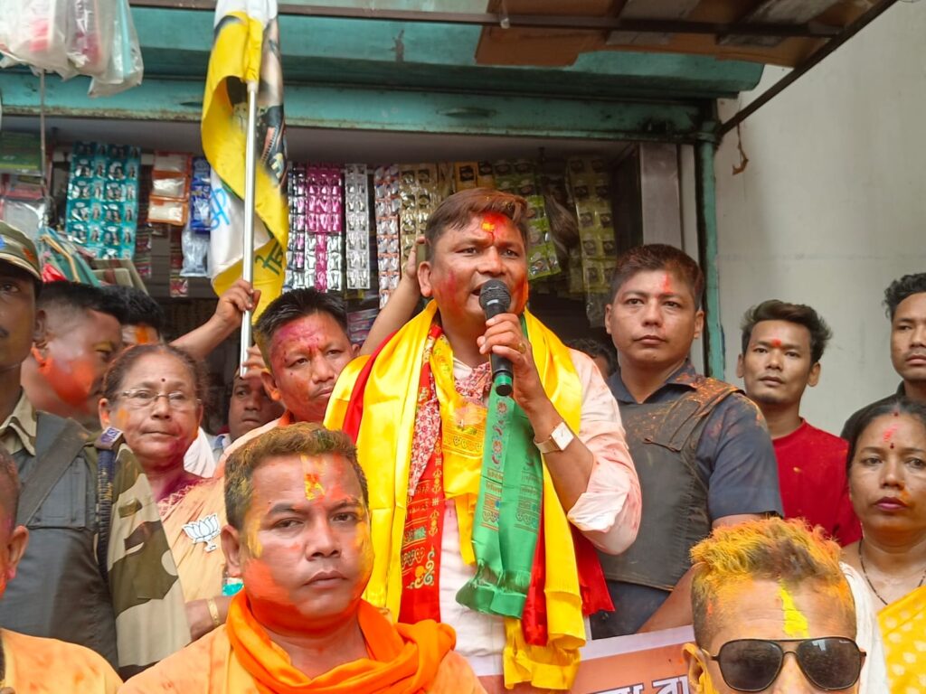 বিজয় মিছিল শেষে পথসভায় দুর্নীতির তদন্তের বার্তা বিশাল লামার।।