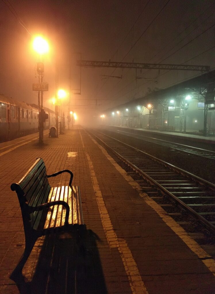 শেষ ট্রেনের যাত্রী।