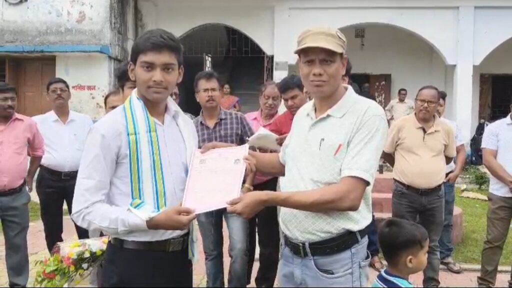 মাধ্যমিকে রাজ্যে পঞ্চম হয়ে গর্বিত করল Jateswar-কে।