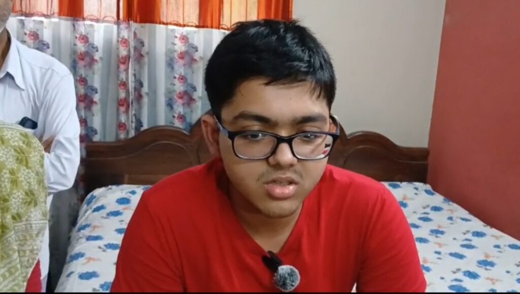 মাধ্যমিকে রাজ্যে যুগ্ম পঞ্চম হয়ে নজর কাড়ল Ayush Saha।