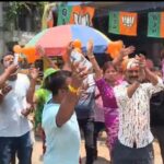 বাংলায় প্রথম বিজেপি সরকারের মুখ্যমন্ত্রী হিসেবে Suvendu Adhikari-র শপথ গ্রহণ উপলক্ষে মালদায় ঝালমুড়ি ও লাড্ডু বিতরণ করে আনন্দে মাতলেন বিজেপি কর্মী-সমর্থকরা।