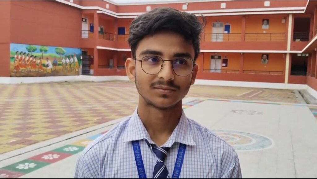 আইআইটি খড়গপুরের মর্যাদাপূর্ণ ‘কৃতি’ প্রোগ্রামে নির্বাচিত হয়ে জেলার মুখ উজ্জ্বল করল দক্ষিণ দিনাজপুরের ছাত্র Misbahul Basar।