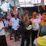 বিজেপি সরকারের শপথ গ্রহণ উপলক্ষে দক্ষিণ দিনাজপুরের পারপতিরাম এলাকায় হাজার লাড্ডু বিলি করে শান্তির বার্তা দিল বিজেপি নেতৃত্ব।