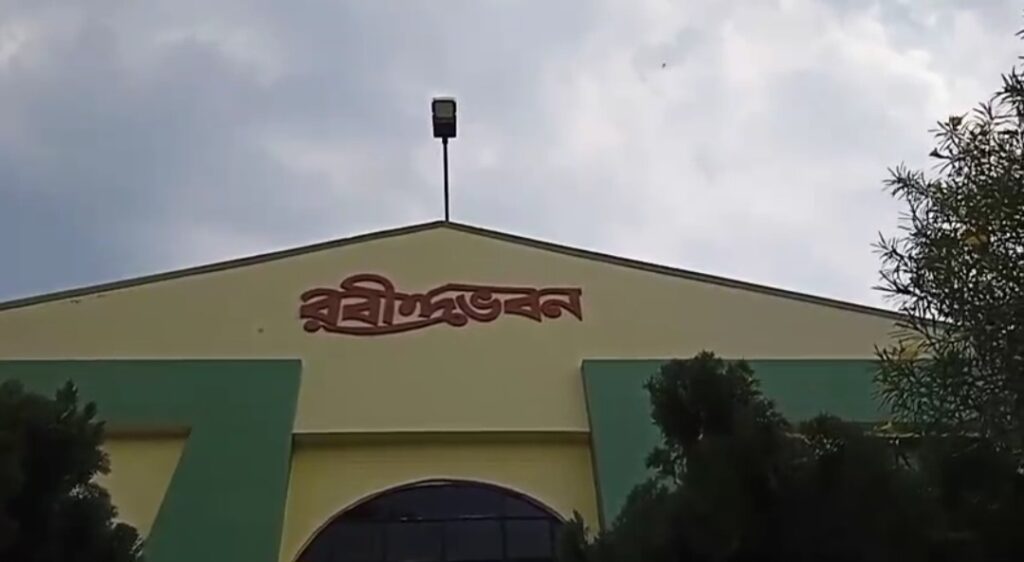 বালুরঘাট রবীন্দ্র ভবনে জেলা প্রশাসনের উদ্যোগে যথাযোগ্য মর্যাদায় পালিত হল কবিগুরু Rabindranath Tagore-এর জন্মজয়ন্তী।