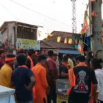 গেরুয়া পতাকা হাতে রাস্তায় নেমে বিজয় উদযাপন বিজেপি সমর্থকদের।
