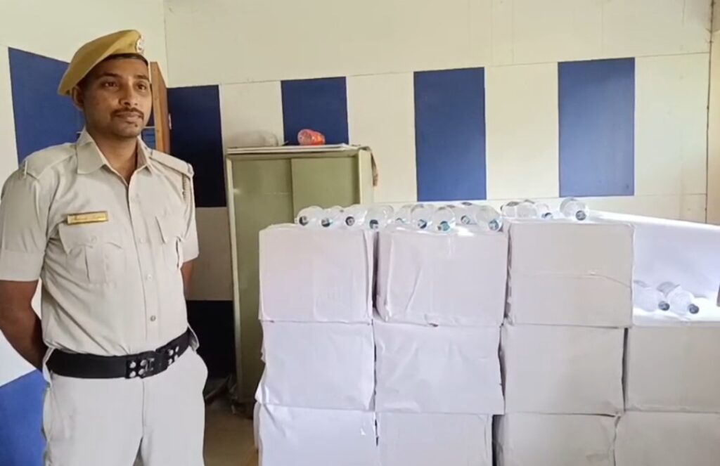বেরভূম পেয়ারাতলায় বেআইনি মদের কারবারে হানা, উদ্ধার ৪৬০ বোতল বাংলা মদ