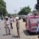 হেলমেট ছাড়া বাইক চালকদের সতর্কবার্তা, পূর্বস্থলীতে সচেতনতা শিবির পুলিশের।