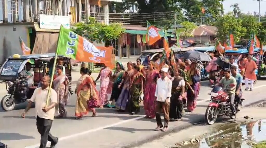 ফালাকাটা ৪ নম্বর মন্ডলের উদ্যোগে জটেশ্বরে উৎসবের আবহে বিজয় মিছিল।।