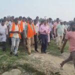 কেশরপুর-রতনপুরের বাঁধহীন এলাকা ঘুরে দেখলেন বিধায়ক ও প্রশাসনিক আধিকারিকরা।