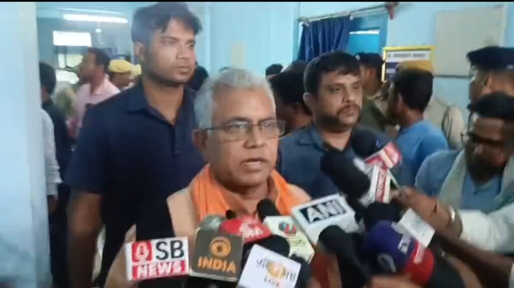 উন্নয়নের স্বার্থে বিরোধী বিধায়কদেরও আমন্ত্রণ, বার্তা দিলীপ ঘোষের।