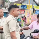 হেলমেট ছাড়া বাইক চালিয়ে জরিমানা একাধিক আরোহীর।।